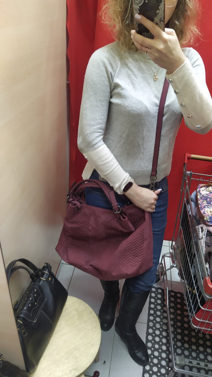 Сумка Suri Frey. По мне такой способ ношения не удобный.