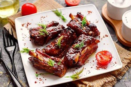 Чем дольше ты держишь ребра в духовке – тем нежнее они получаются.