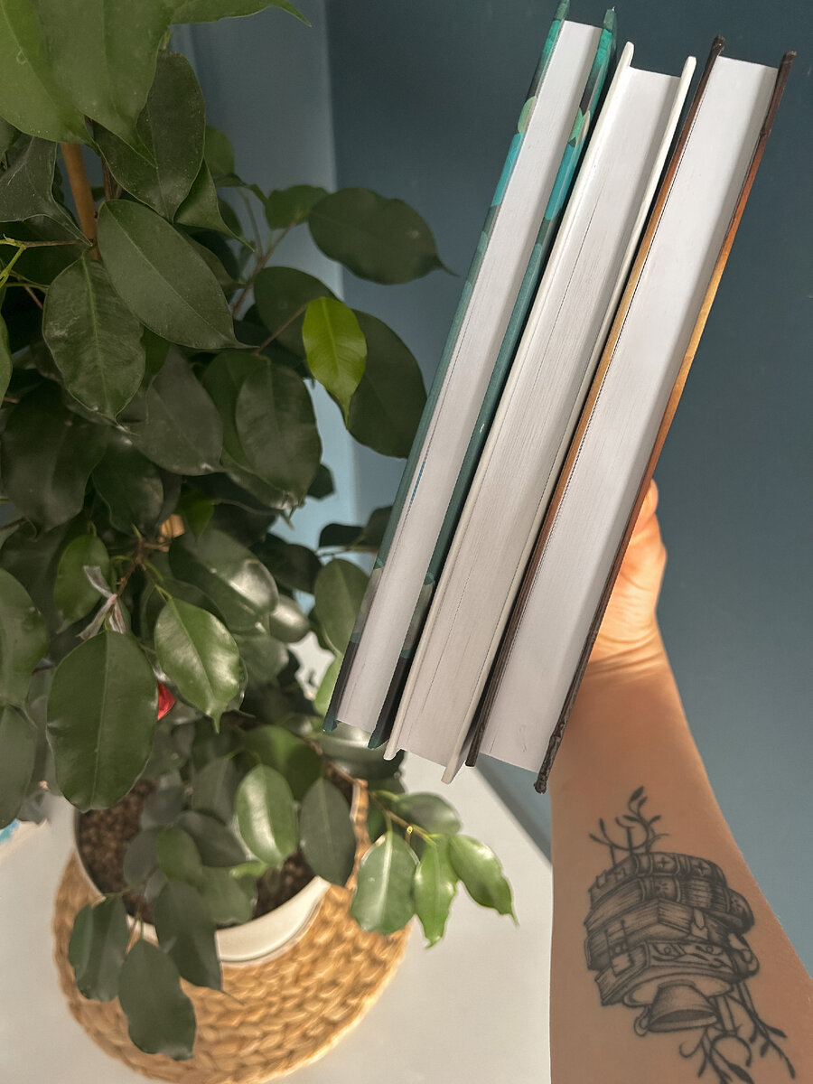 Да, да, у меня есть книжная татуировка 