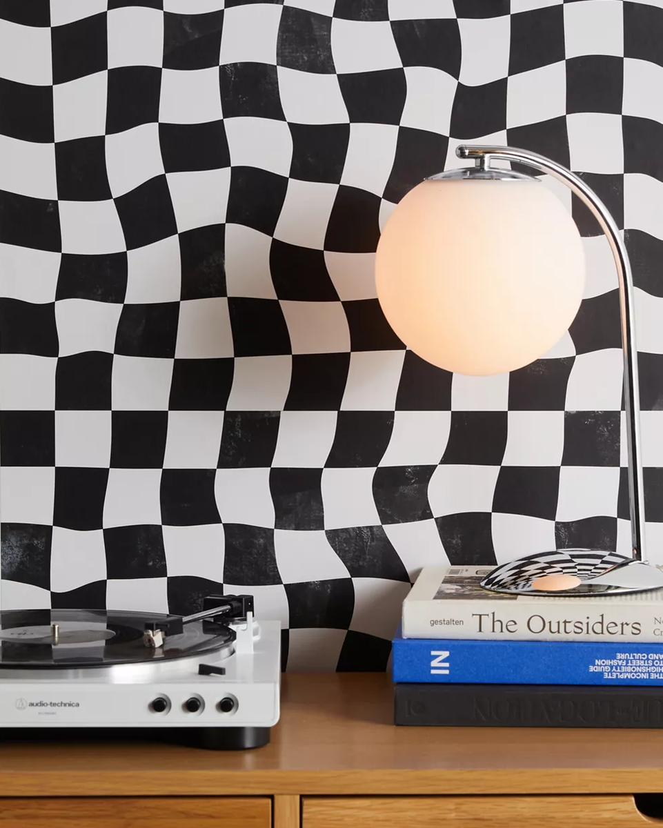 urbanoutfitters.com