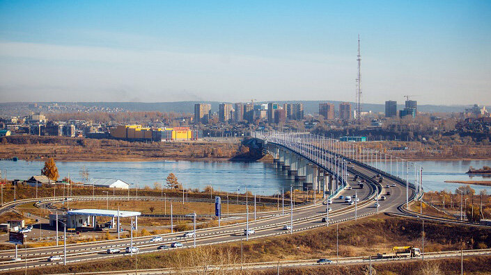 Общая длина Академического моста - более 1600 метров