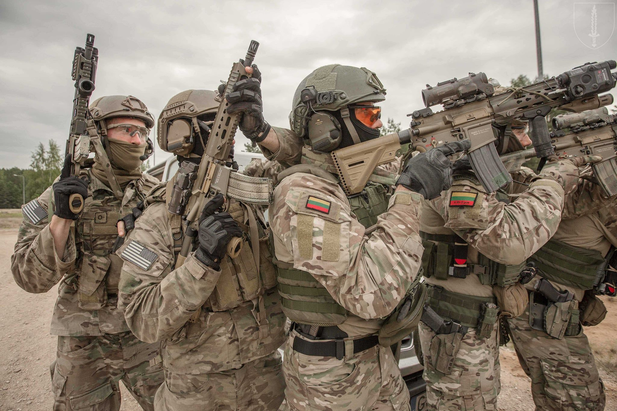 Литовские и американские военнослужащие / Lietuvos Respublikos Krašto apsaugos ministerija