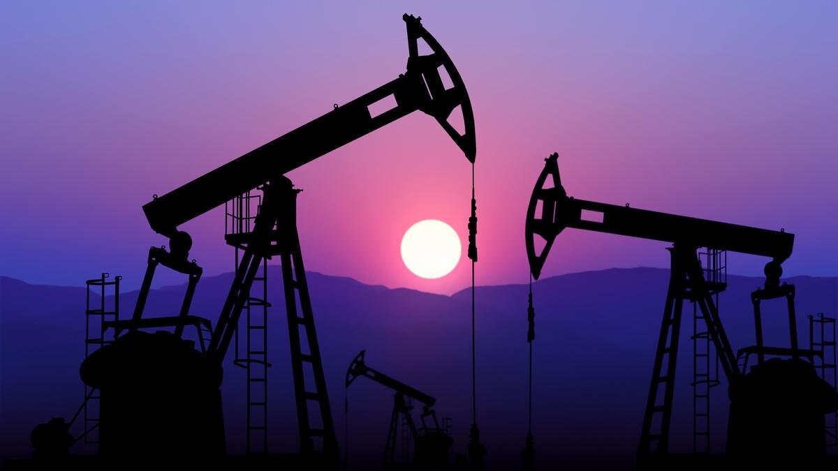    Нефтяные вышки:crstrbrt / Getty Images