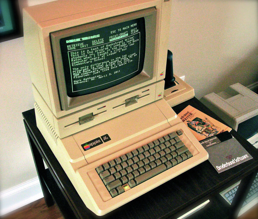 First computer. Первый компьютер. Самый первый компьютер. Первый компьютер в мире. Самые первые кампуктеры