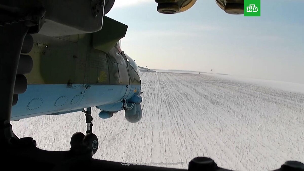    Минобороны показало удары Ми-35 по командным пунктам и технике ВСУ