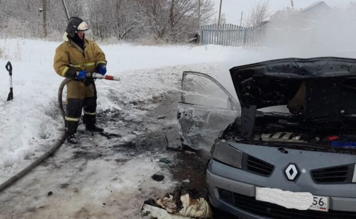 Под оренбургом фото Застрял и газовал. Под Оренбургом сгорел Renault Megane Оренбург Медиа Дзен