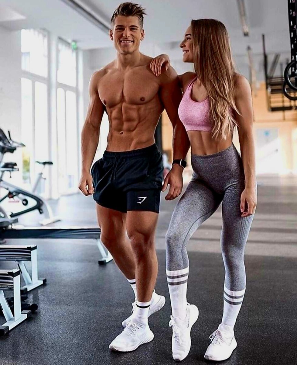 Спортивный мужчина и девушка