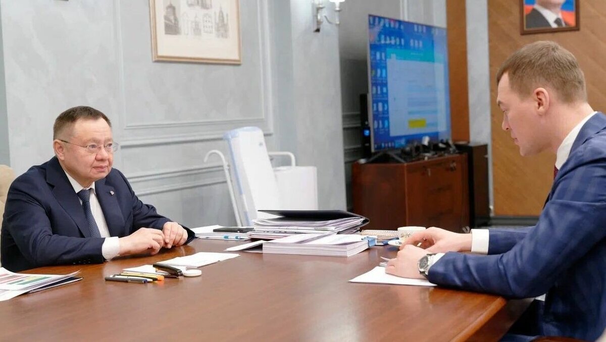     Ирек Файзуллин и Михаил Дегтярёв обсудили развитие стройкомплекса региона, реализацию нацпроектов в Хабаровском крае, а также планы на 2023 год.