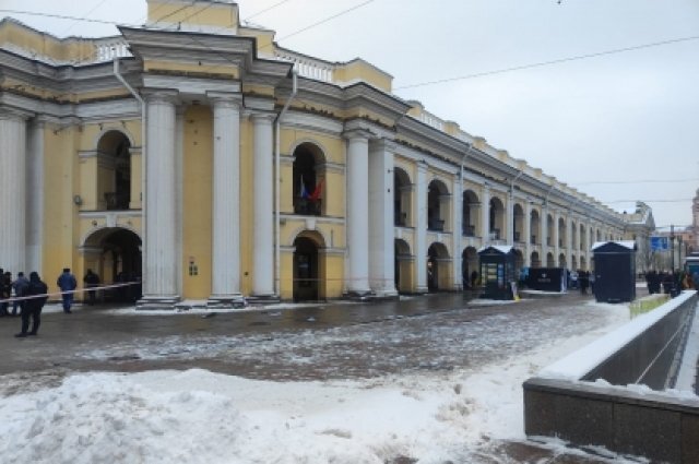    Что известно о стрельбе по сотруднику ОМОНа в центре Петербурга?