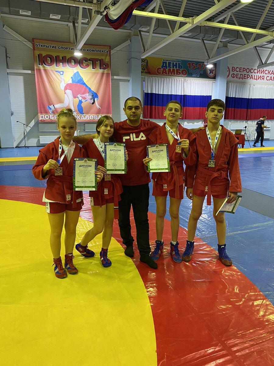 Аркадий очень доволен собой