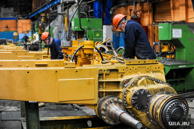    За ремонт электрики в спецтехнике сотруднику обещают платить до 550 тысяч рублей