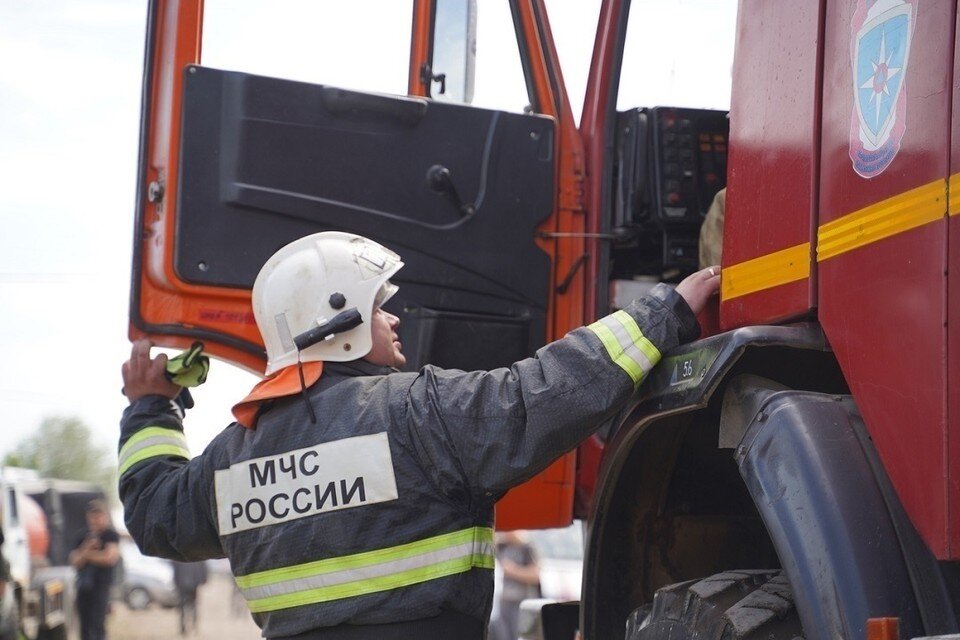     В поселке Моховое под Новосибирском на пожаре чудом спасся 12-летний мальчик. Светлана МАКОВЕЕВА