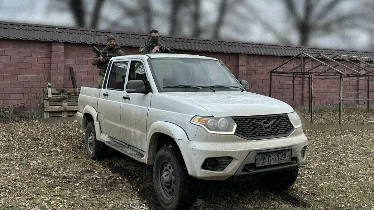     Власти Нижегородской области отправили в зону СВО машину УАЗ «Патриот». Глава региона Глеб Никитин, рассказывая об этом, назвал данный груз важным.