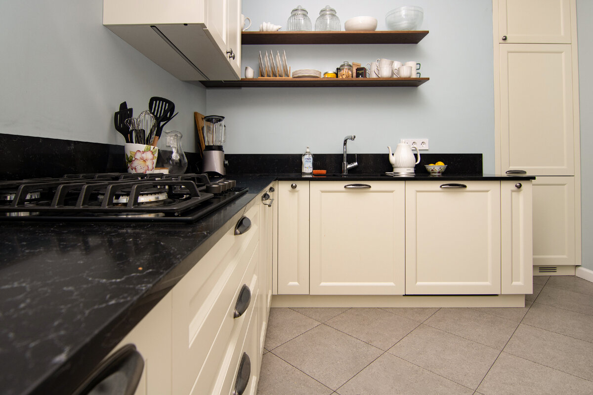 Пристеночный бортик: кварц
