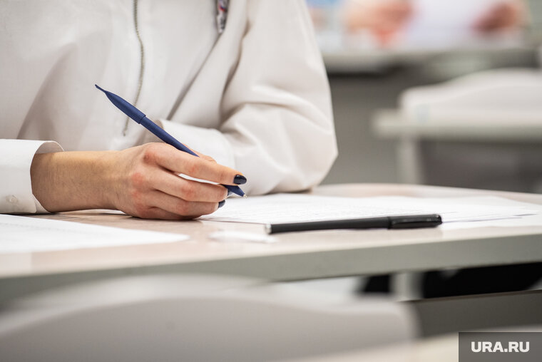    За победу на региональном этапе школьники получат 40 тысяч рублей, на всероссийском — по 100 и 70 тысяч рублей