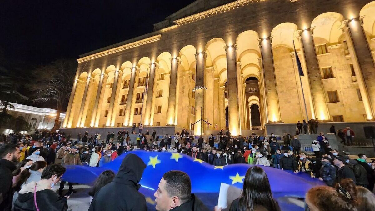    Беспорядки у парламента в Тбилиси© Sputnik