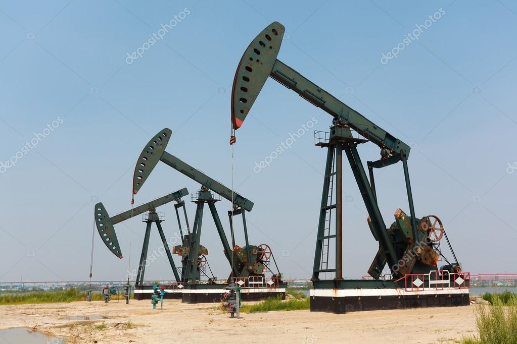 https://ru.depositphotos.com/stock-photos/%D0%BD%D0%B5%D1%84%D1%82%D1%8F%D0%BD%D0%B8%D0%BA.html?qview=84581506