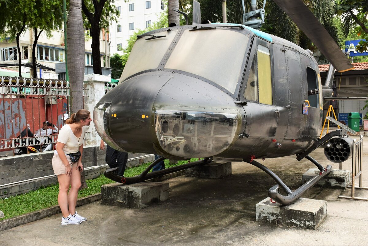 вертолёт Белл UH-1 «Ирокез»