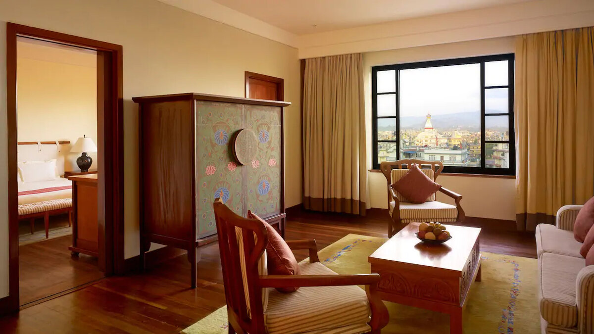 Фото номера с сайта отеля - у меня так снять не получится. Декор - с национальными мотивами