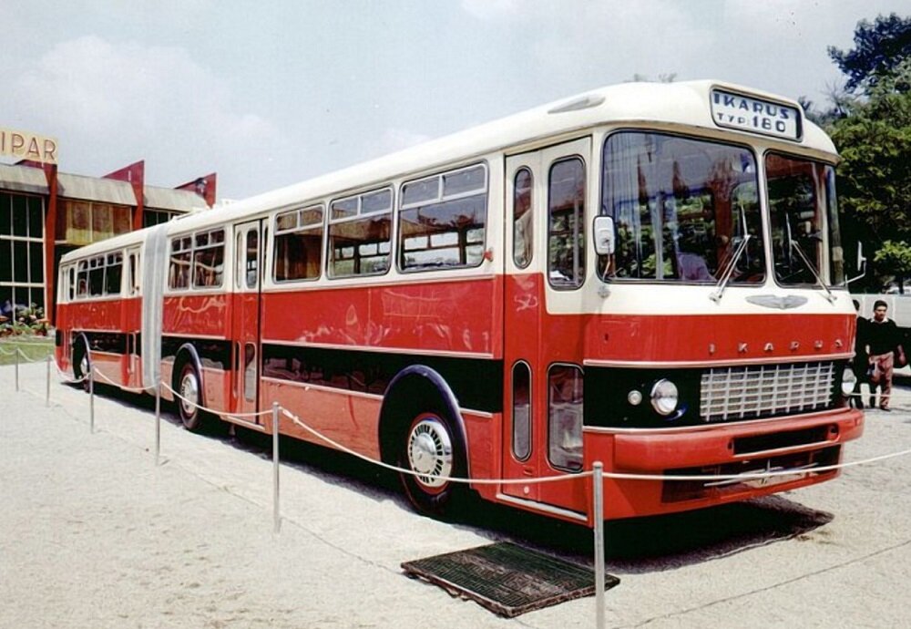 ▲ Так выглядел первый построенный Ikarus 180.K1. Будапешт. Выставка BNV, 18 мая 1961 г.
