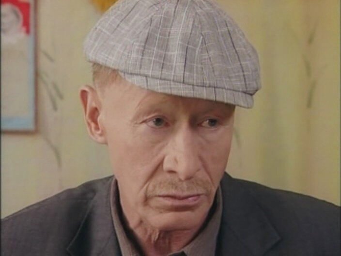 Валерий Петрович - водитель ПАЗика, один из главных героев сериала. Роль персонажа сыграл ныне покойный Виктор Алексеевич Проскурин. Источник - Яндекс.Картинки