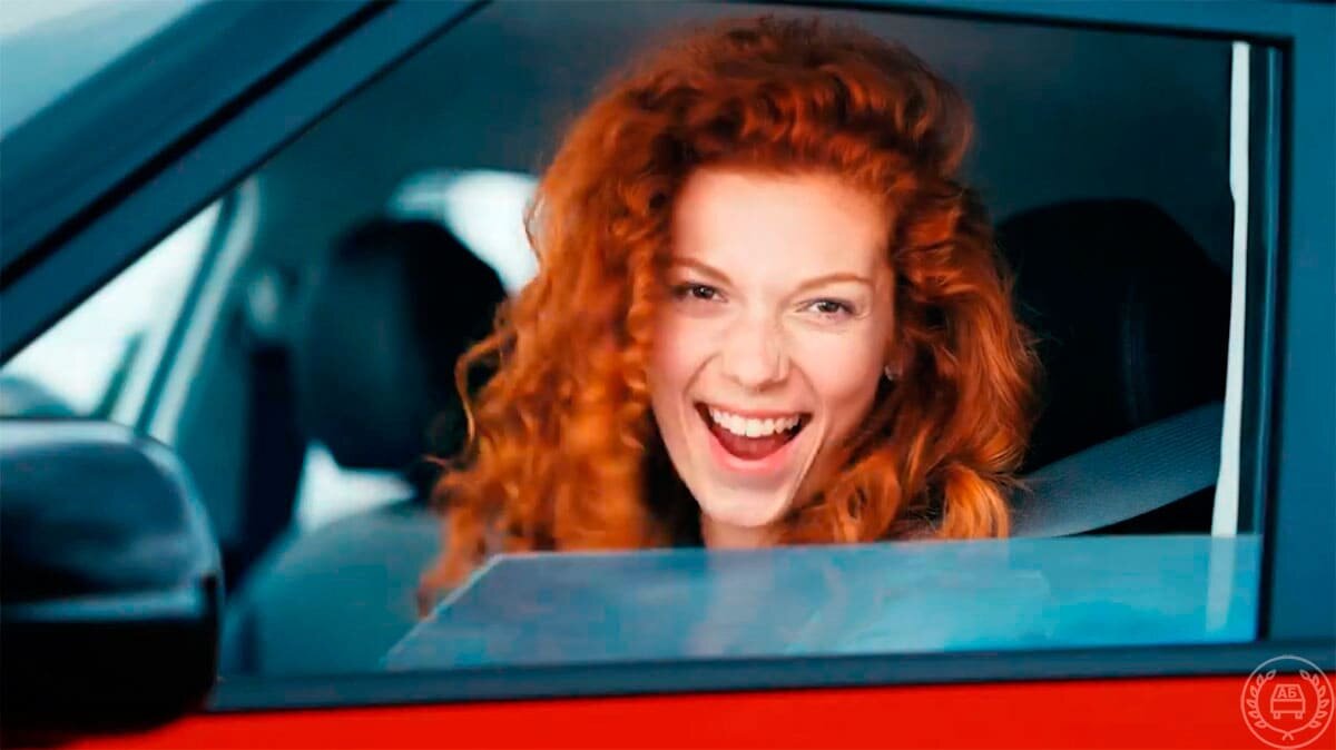 Женщина за рулем Kia Soul