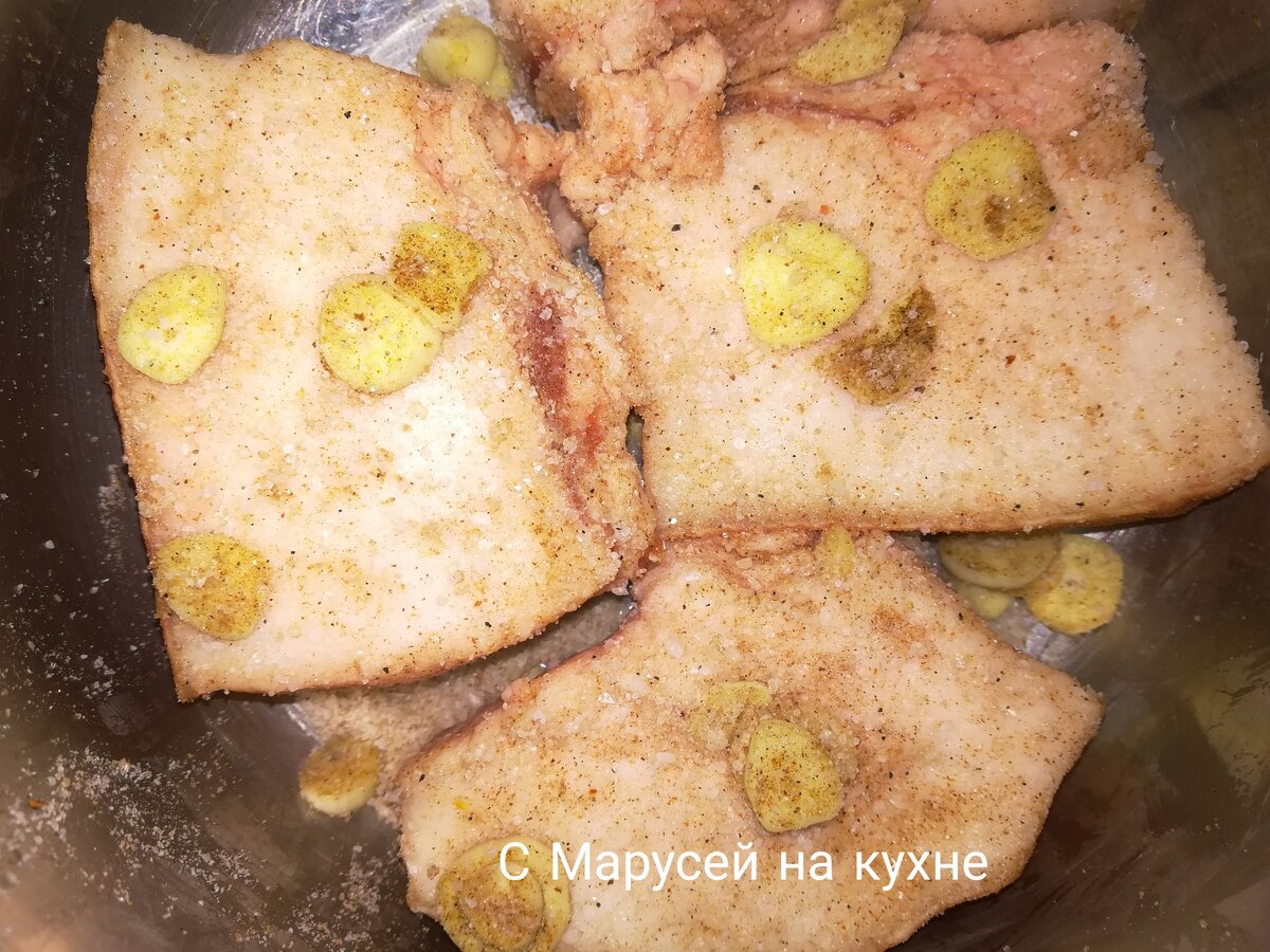 Солим сало с чесноком и перцем в домашних условиях . | С Марусей на кухне |  Дзен