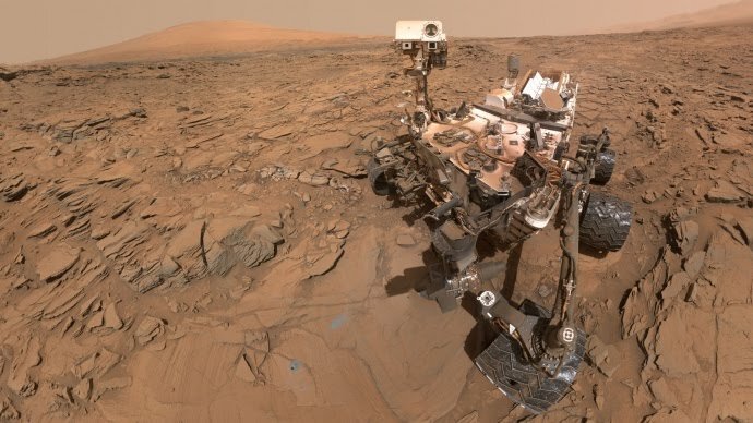 11 мая 2016 год. Автопортрет марсохода Curiosity Mars на плато Науклуфт на нижней горе ШарпФото: NASA