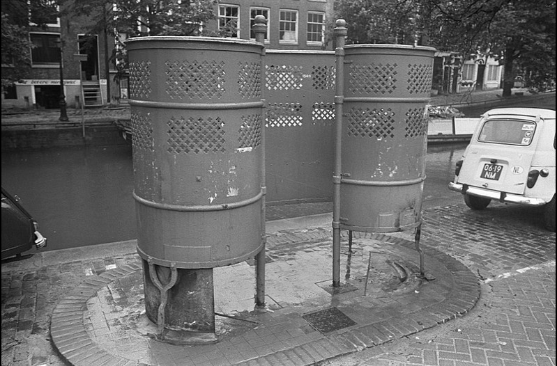 Общественный туалет в Амстердаме /https://nl.wikipedia.org