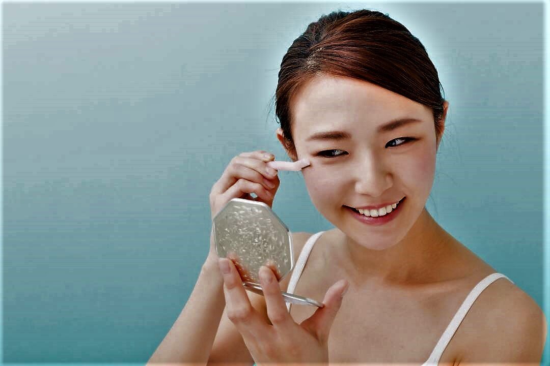 странный китаец с выбритым лбом. японские женщины бреют лицо. японцы бреют. японцы бреют. японки бреют лицо.