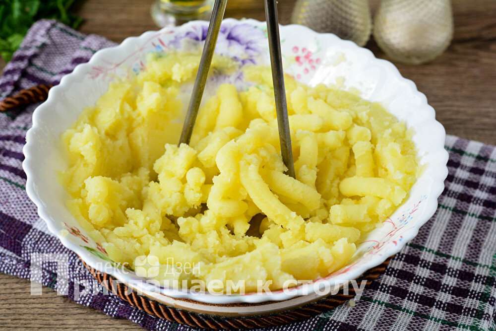 Рецепт: Пирог с рисом и солеными огурцами - постный.