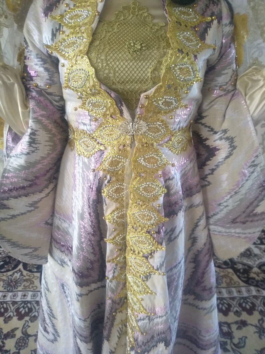 Платье узбекское из хан-атласа, Кубинка