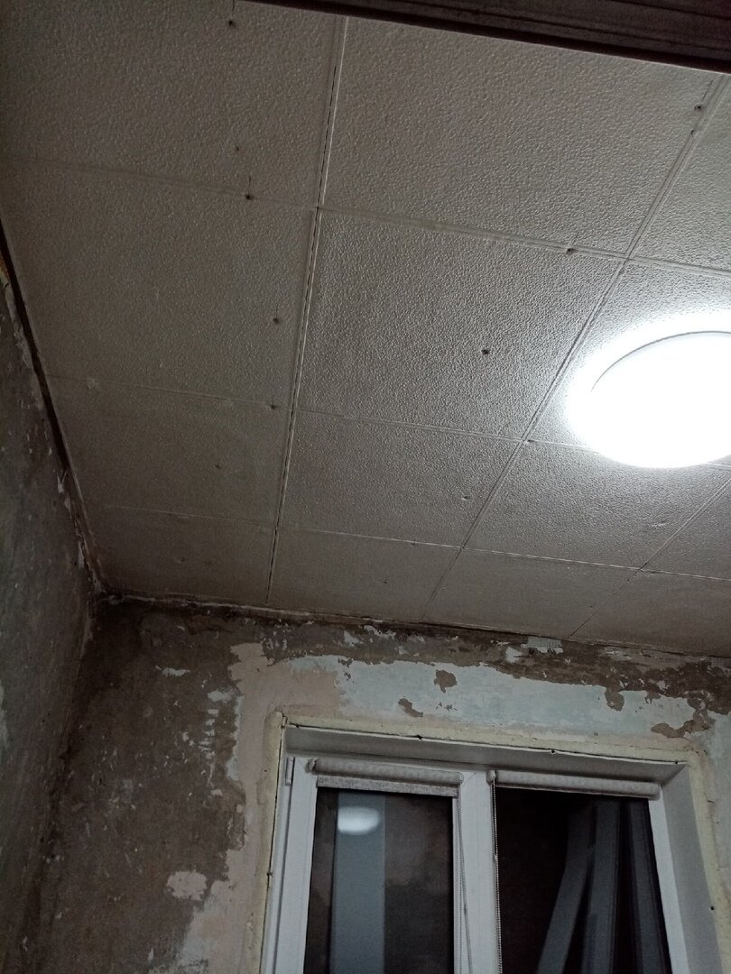 Фото "До", во время демонтажа старого гарнитура. Источник фото - https://vk.com/i_des