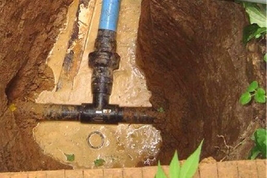 Замена водопроводной трубы в частном доме