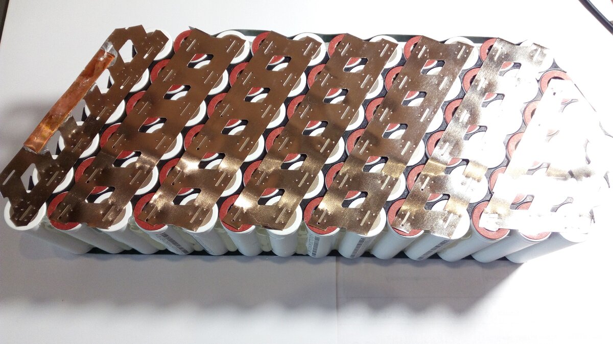 Батарея для крепления в треугольной сумке