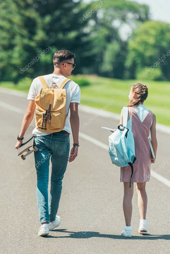 https://st4.depositphotos.com/9880800/20355/i/950/depositphotos_203551030-stock-photo-back-view-teenage-girl-boy.jpg