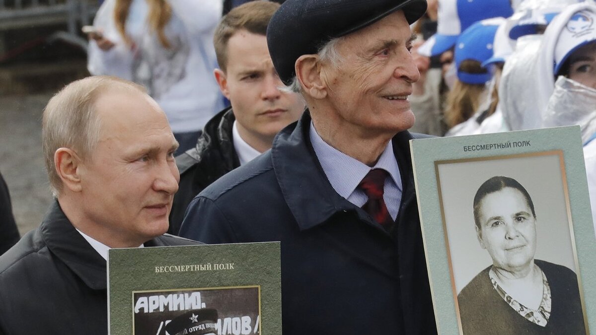 Фото путина в бессмертном полку