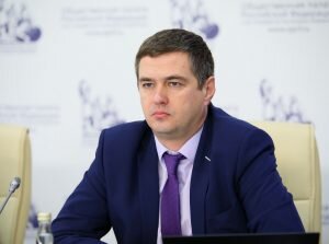 Заместитель председателя Комиссии ОП РФ по безопасности и взаимодействию с с общественными наблюдательными комиссиями  Александр Холодов  в связи с изменениями считает необходимым сделать так, чтобы обучение в автошколах было продуктивным, а бизнес не стал излишне зарегулированным:«Лично мое мнение — автошколы надо отпустить в свободное плавание, но при этом жестко контролировать, что получается на выходе. Если человек не может сдать экзамен, то, возможно, его надо доучивать за счет автошколы. Может быть, надо ввести какие-то вступительные экзамены в автошколы, ведь бывает, что человек вообще непригоден для вождения и обучения. Я считаю, что автошколы можно контролировать в меру, но оценивать качество итоговых знаний студента. Если автошкола учила по своей методике, а человек так и не научился — пусть автошкола доучивает за свой счет, как в законе о защите прав потребителей. Может быть, надо установить различную стоимость и сроки обучения — кому-то достаточно нескольких видеоуроков, каких-то экспресс-курсов, а кому-то надо учиться не меньше года. то есть, применять дифференцированный подход».