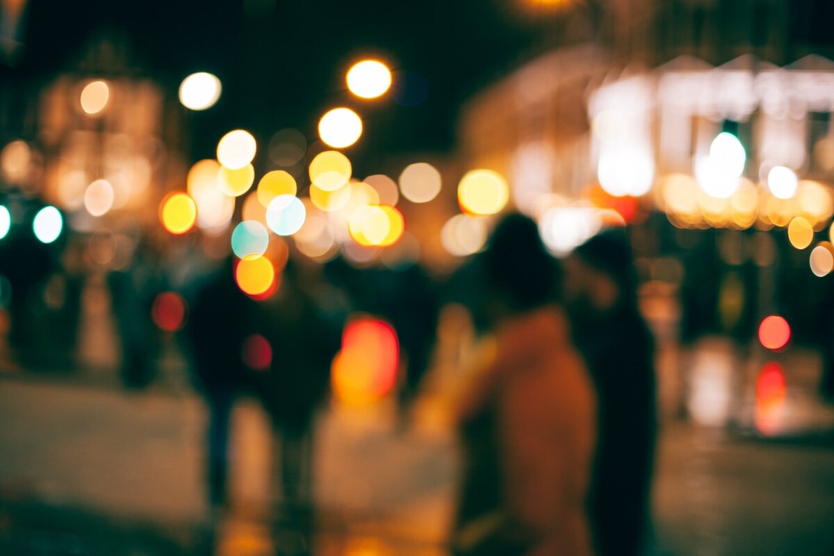 автор: https://unsplash.com/s/photos/blurred-street?