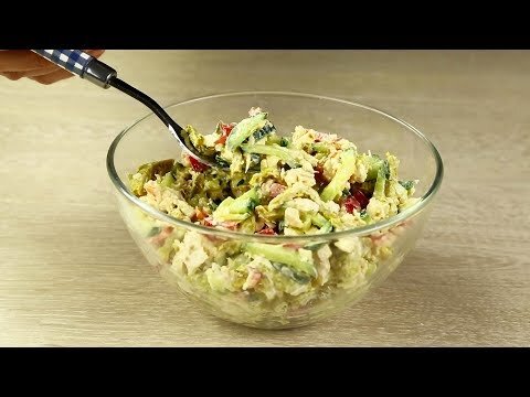 5 салатов с КУРИЦЕЙ на новогодний стол. Новогоднее меню 2020 Рецепты салатов на праздничный стол. Пробую рецепты от подписчиков. Какие салаты с курицей можно приготовить на Новый год.                                                                                                                          Рецепты: ---1--- Салат «Новогодний переполох».
• Куриное филе - 300 г
• Сливочное масло - 60 г
• Мандарин (желательно кислый) - 1 шт.
• Лук - 0,5 шт.
• Чеснок - 1 зуб.
• Перец болгарский - 1 шт.
• Моцарелла
• Батон - 3 ломтика
• Оливковое масло
• Соевый соус - 1 ст.л.
• Паприка - 1 ч.л.
• Прованские травы - 0,5 ч.л.
• Листья салата
• Соль                                                                                                                                                                                    ---2--- Салат с запеченной курицей и свеклой. • Куриное филе – 400 г
• Сухой чеснок – ½ ч.л.
• Белый перец – ¼ ч.л.
• Свекла – 3 шт. (небольшие)
• Орехи – 100 г
• Майонез – 1-2 ст.л.
• Соль
---3--- Салат с курицей, орехами и маком.
• Куриное филе – 500 г
• Зерна граната – 100 г
• Мак кондитерский – 2 ч.л.
• Грецкие орехи – 150 г
• Йогурт – 3-4 ст.л.
• Батон – 3 ломтика
• Итальянские травы – ½ ч.л.
• Масло оливковое – 1 ч.л.
• Соль                                                                                                                                                                                                --4--- Салат с запеченной курицей, консервированной фасолью и овощами. • Курица запеченная - 350 г
• Огурец свежий – 1 шт.
• Лук – 0,5 шт.
• Перец сладкий – 1 шт.
• Фасоль консервированная - 180 г
• Уксус яблочный - 10 г
• Масло подсолнечное - 25 г
• Соль
---5--- Салат «Гнездо глухаря»
• Куриное филе отварное - 400 г
• Картофель пай - 200 г 
• Яйца куриные - 4 шт.
• Яйца перепелиные - 3 шт.
• Огурец - 200 г
• Майонез - 2 ст.л.
• Лук - 1 шт.
• Сахар - 1 ч.л.
• Уксус яблочный - 1 ст.л.
• Укроп
• Соль, перец - по вкусу
