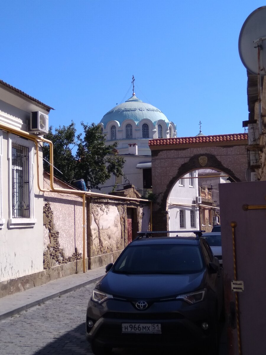 Улица Тучина. Вид на Собор Святителя Николая Чудотворца (Свято-Никольский, Свято-Николаевский Собор)