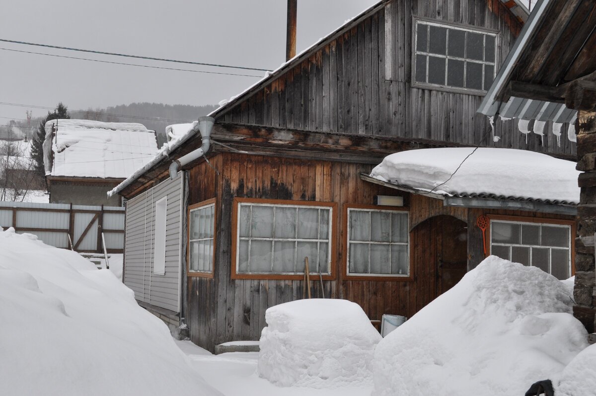 Видно сайдинг.