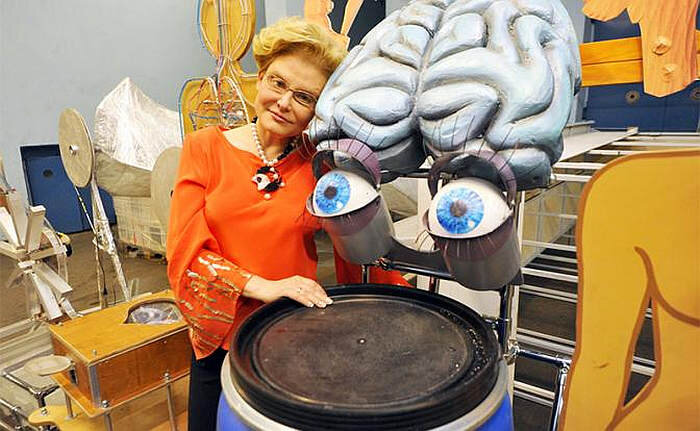 Ну чем не говорящая голова в кладовой Гудвина?