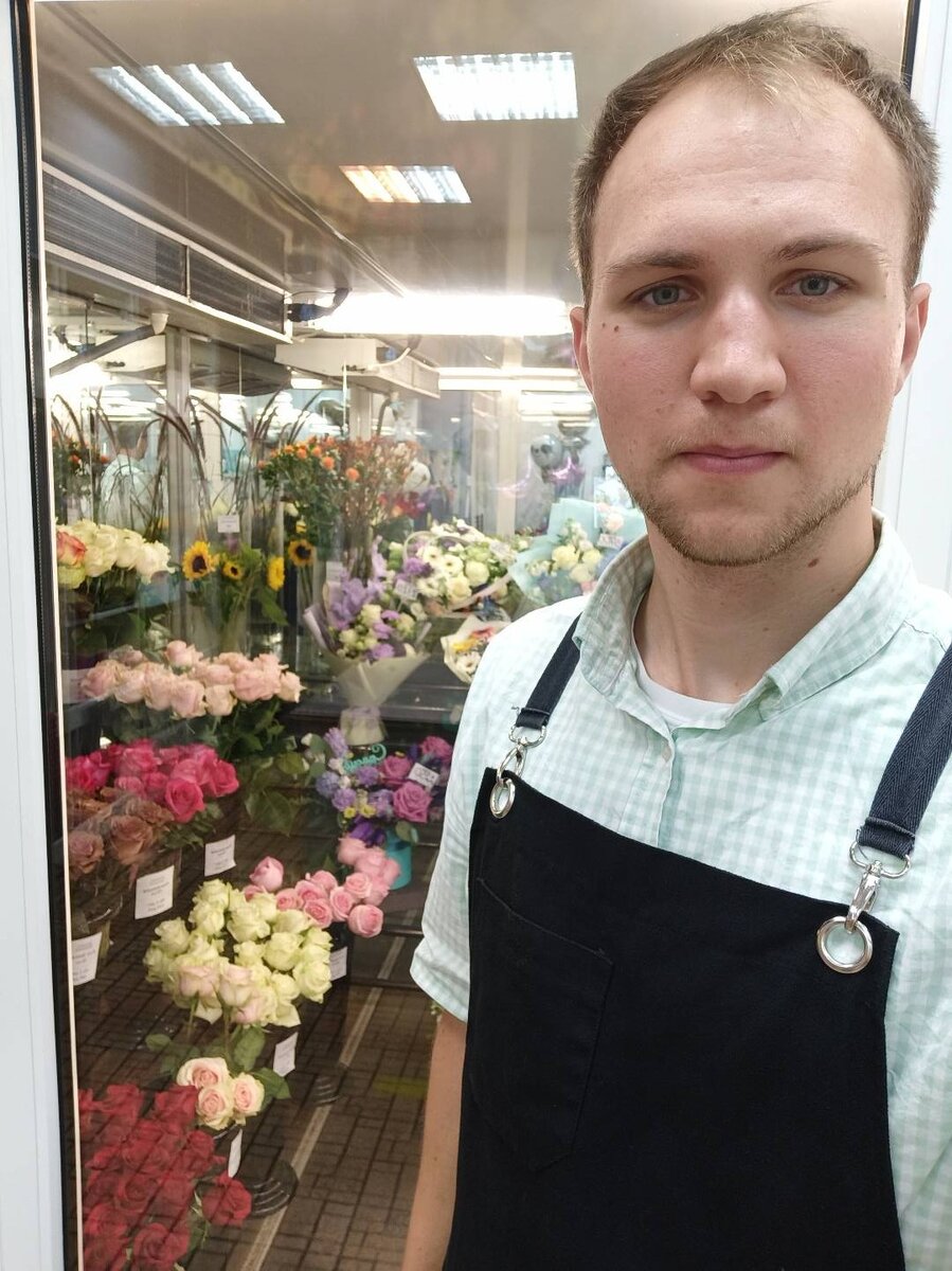 Первый день в должности ночного флориста. Первый букет цветов.. Отклик на вакансию. Учился собирать цветы спиралью. 