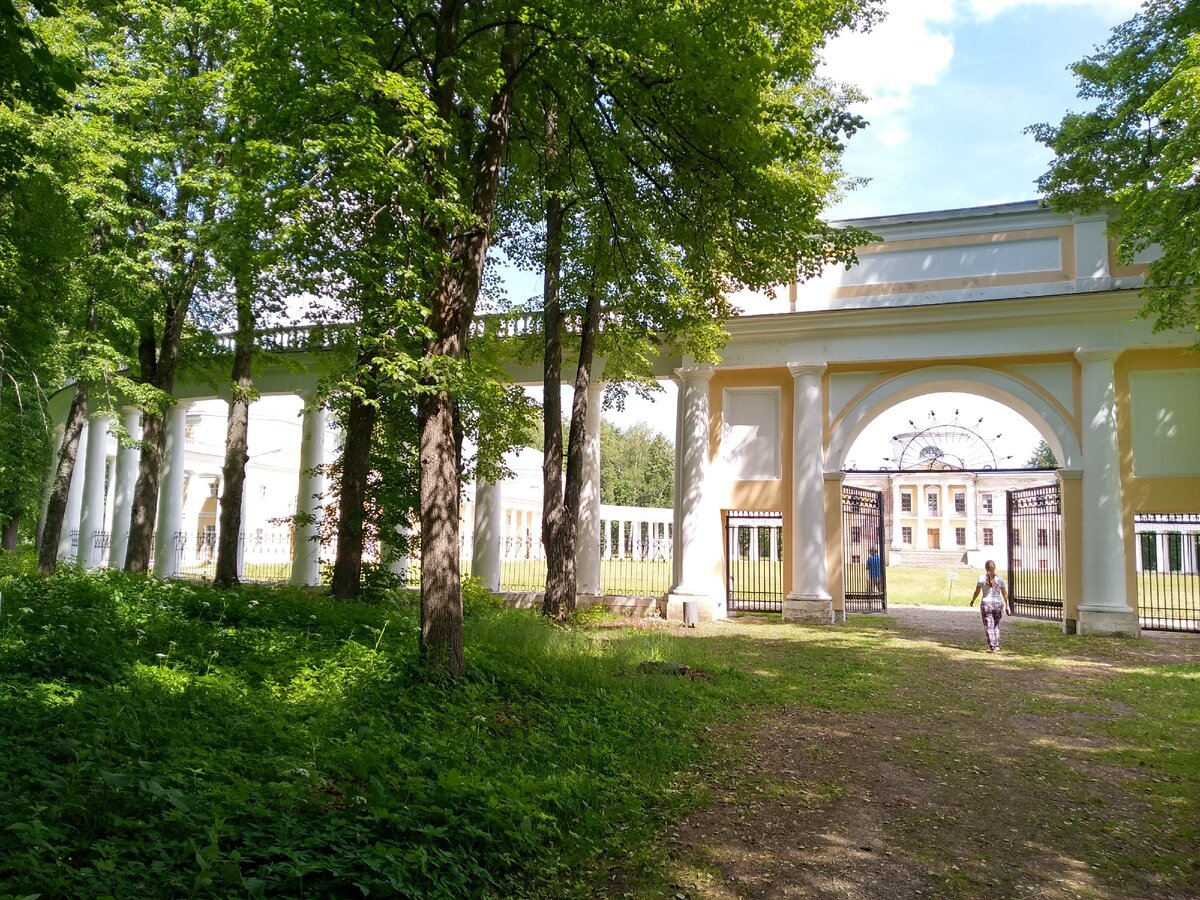 Центральный вход (фото автора статьи)