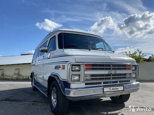 Chevrolet van 1990