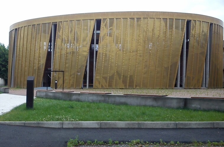 "Саркофаг" снаружи. Беслан, 2014 год. Фото моё