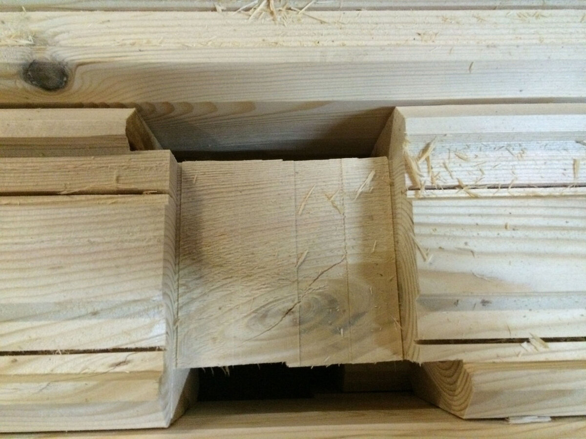 Рассказываю в чём отличие бани из бруса камерной сушки от естественной ...