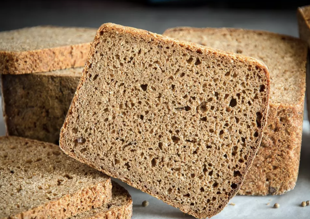 Хлеб ржано пшеничный заварной. Ржано-пшеничный хлеб на закваске. Ржано-пшеничный хлеб ржано-пшеничный хлеб. Пшенично-ржаной хлеб. Пшеничный заварной