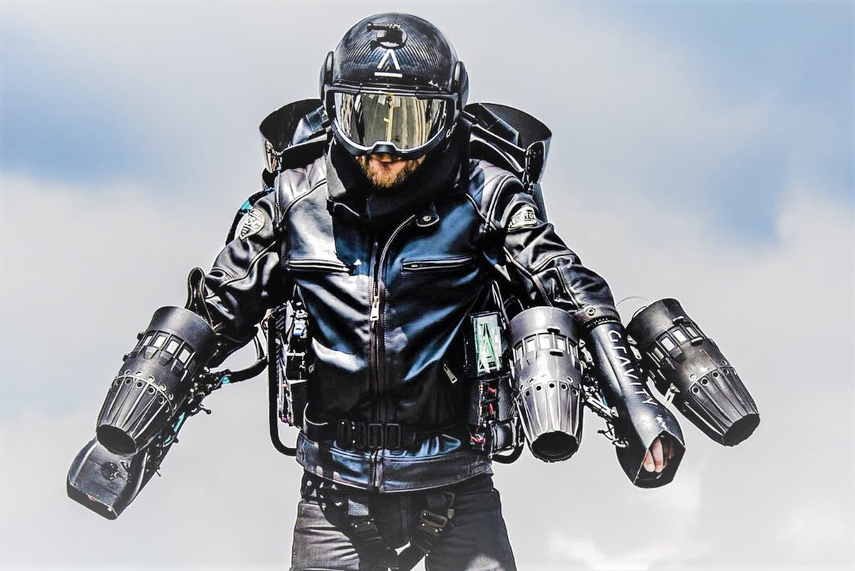 Костюм оснащен 6-ю газовыми турбинами и способен достигать высоты около 3600 м.